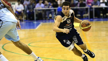 Ferrán Bassas, un año más en UF Baloncesto Oviedo. Jakstas seguirá en Cáceres