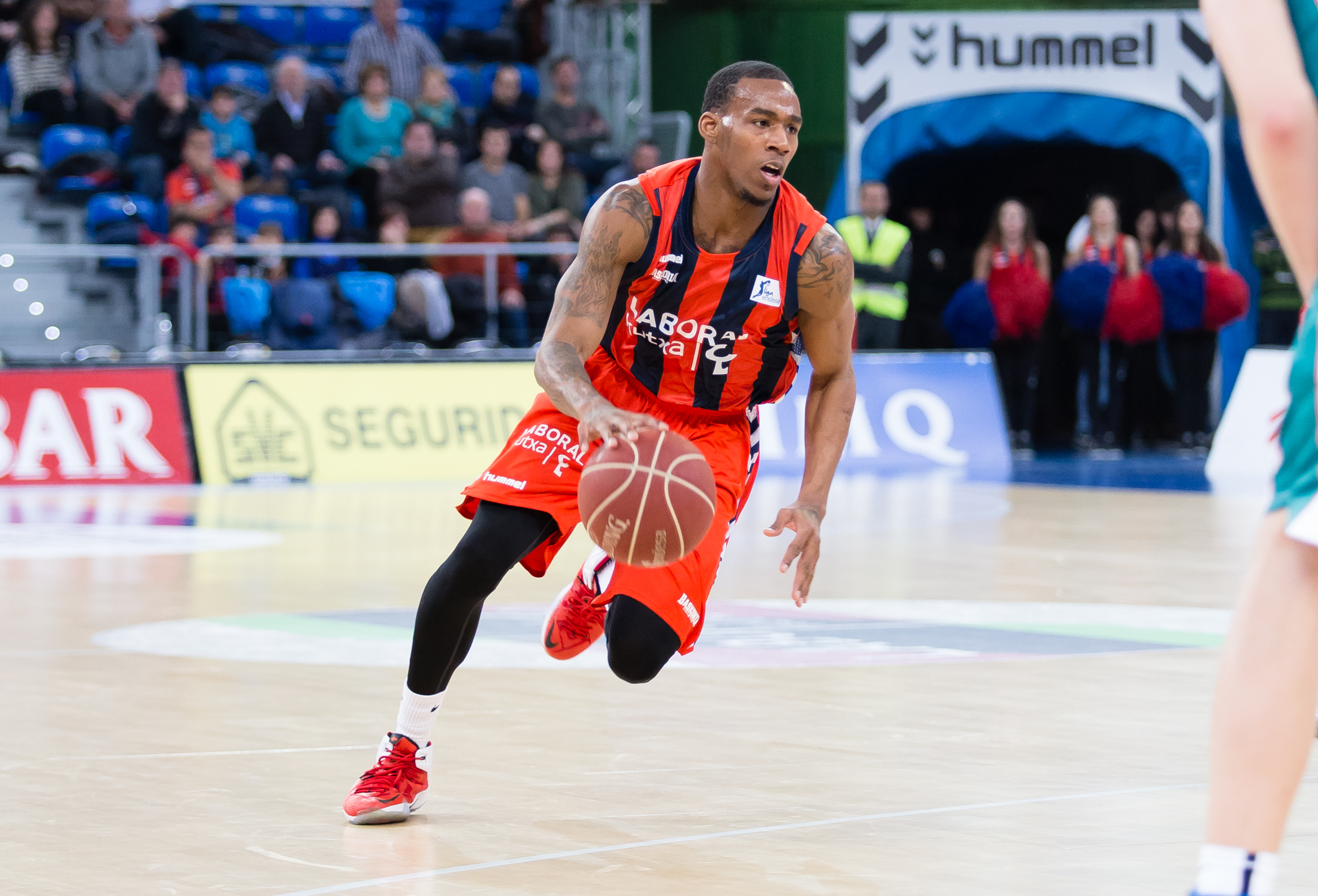 Darius Adams seguirá en Laboral Kutxa Baskonia un año más