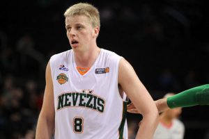 Gediminas Zyle, refuerzo interior para Coruña. Víctor Serrano llega a Cáceres