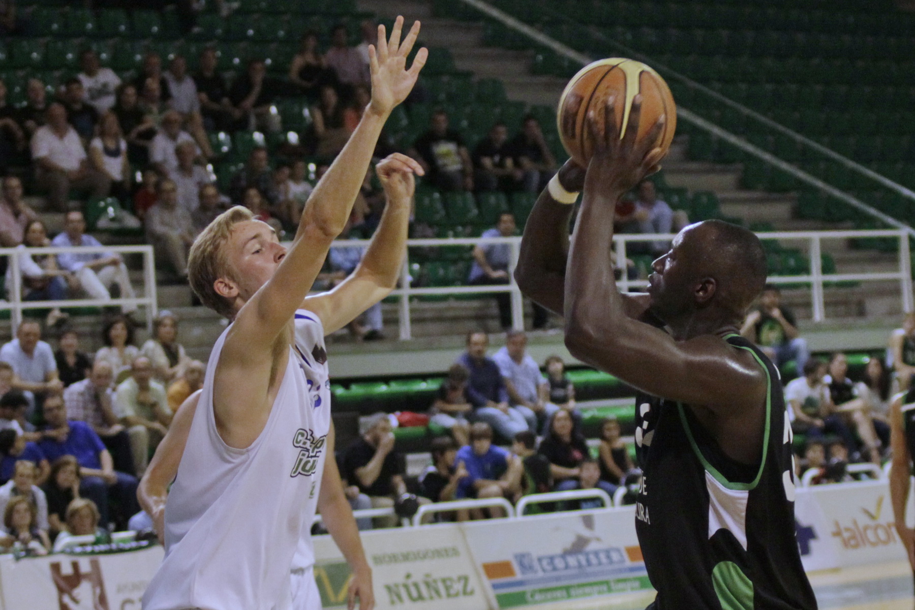 Mansour Kasse seguirá aportando potencia física al Cáceres