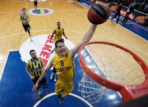 Nate Linhart: polivalencia norteamericana para el perímetro del CAI