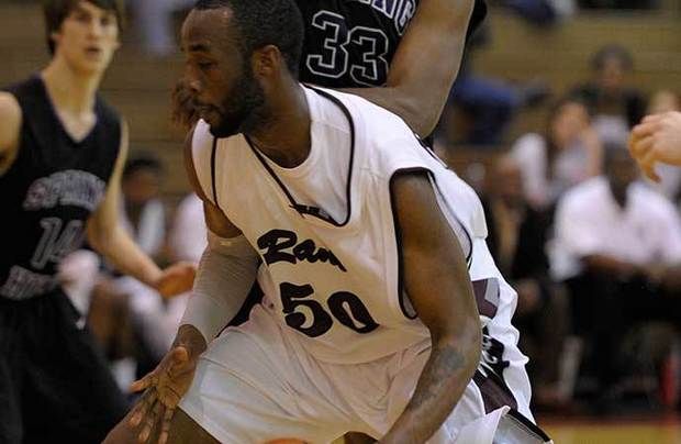 Julien Sargent, un 2,10m que puede ser la siguiente incorporación del Melilla