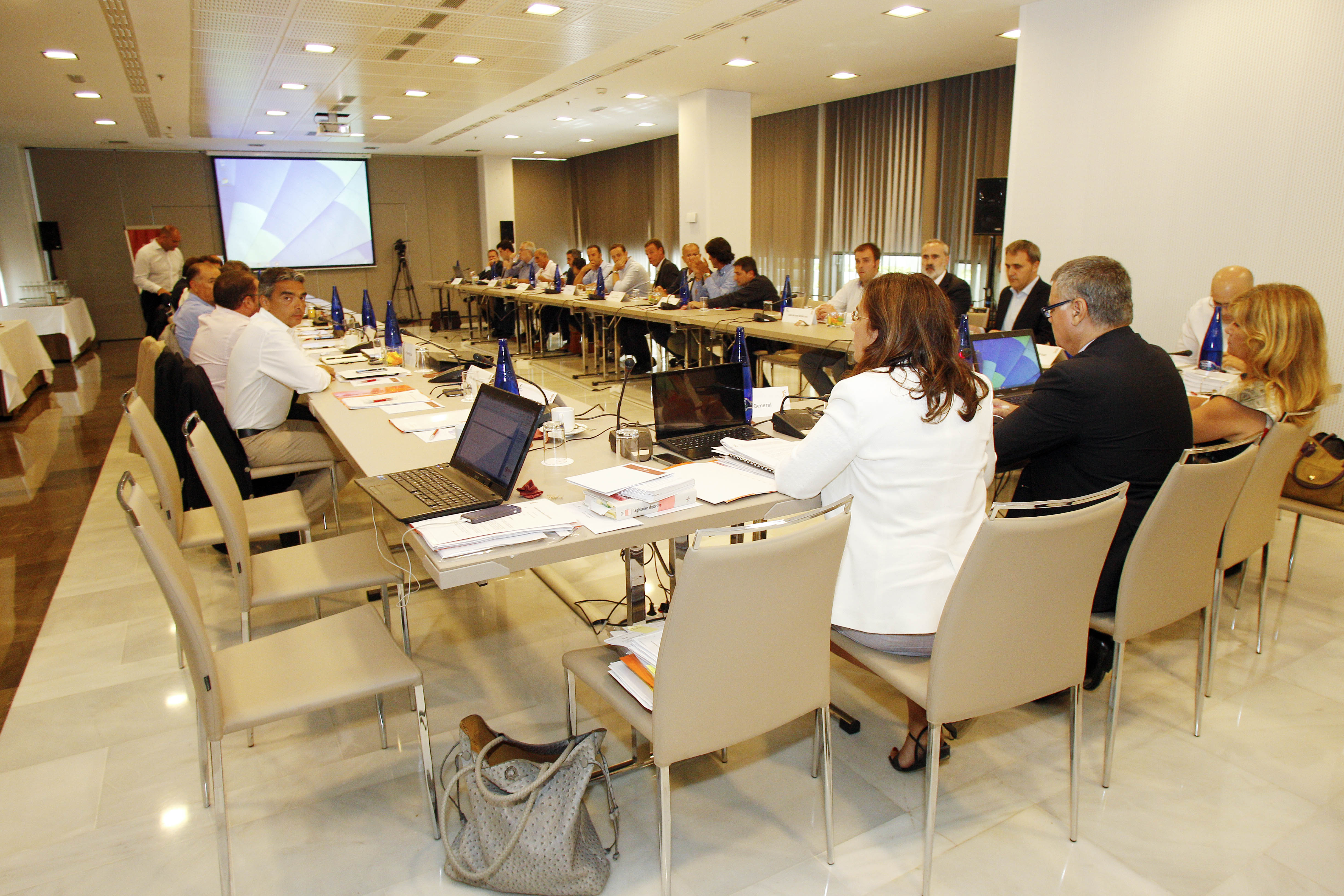 La ACB decide hacer caso omiso al CSD y mantiene su decisión de no admitir al COB