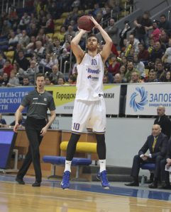 Víctor Claver probará suerte con los Spurs