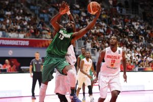 El azulgrana Shane Lawal y su Nigeria acaban con el dominio de Angola