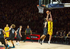 Otra haka para la historia no pudo con Matthew Dellavedova en la ida del FIBA Oceania
