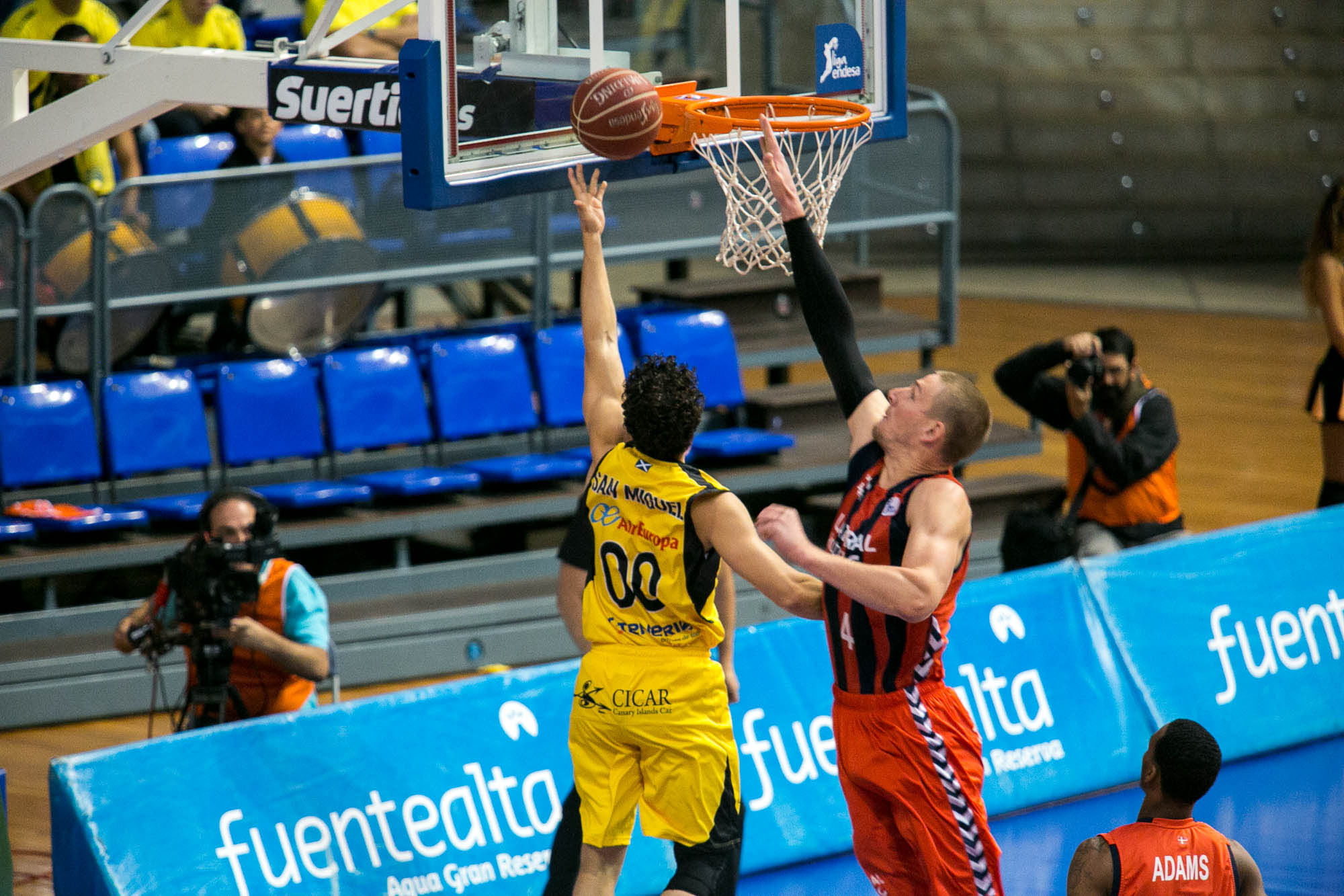 Colton Iverson deja Laboral Kutxa para ir a Karsiyaka. Baskonia emprende acciones legales