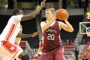 Dan Trist puede ser el siguiente tras hacerse oficial Justin Crosgile en Oviedo