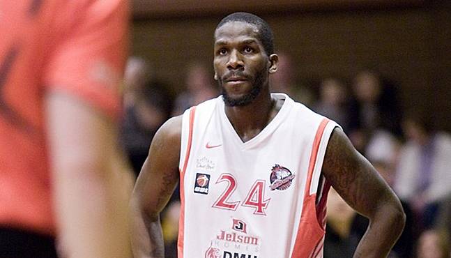 Duane James, primo de Lebron y experiencia en LEB Plata, al Fundación CB Granada