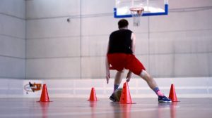 Cómo entrenar la resistencia para el  baloncesto