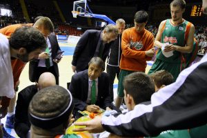 Baloncesto Sevilla oficializa la renovación de Luis Casimiro