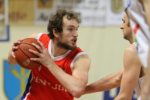 Travis Nelson y Gabas Maldunas, centímetros para Breogán y Huesca