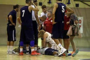 Italia: una espectadora salva la vida de un jugador que había sufrido un infarto