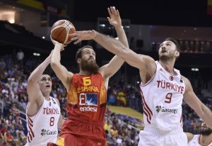 Felipe y San Eme lideran la rebelión de España ante una Turquía desnuda (77-104)