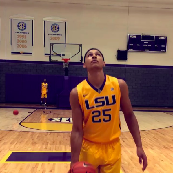Así se presenta en LSU Ben Simmons, aspirante a número 1 del NBA Draft 2016 (VIDEOS)