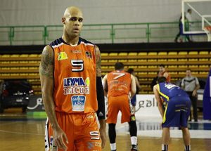 Rowley y Berhanemeskel completan la plantilla de Araberri. Andujar, temporero en Palencia