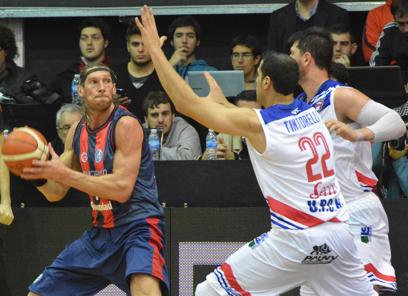 Walter Herrmann, rey de la fiesta inaugural de la Liga Nacional argentina
