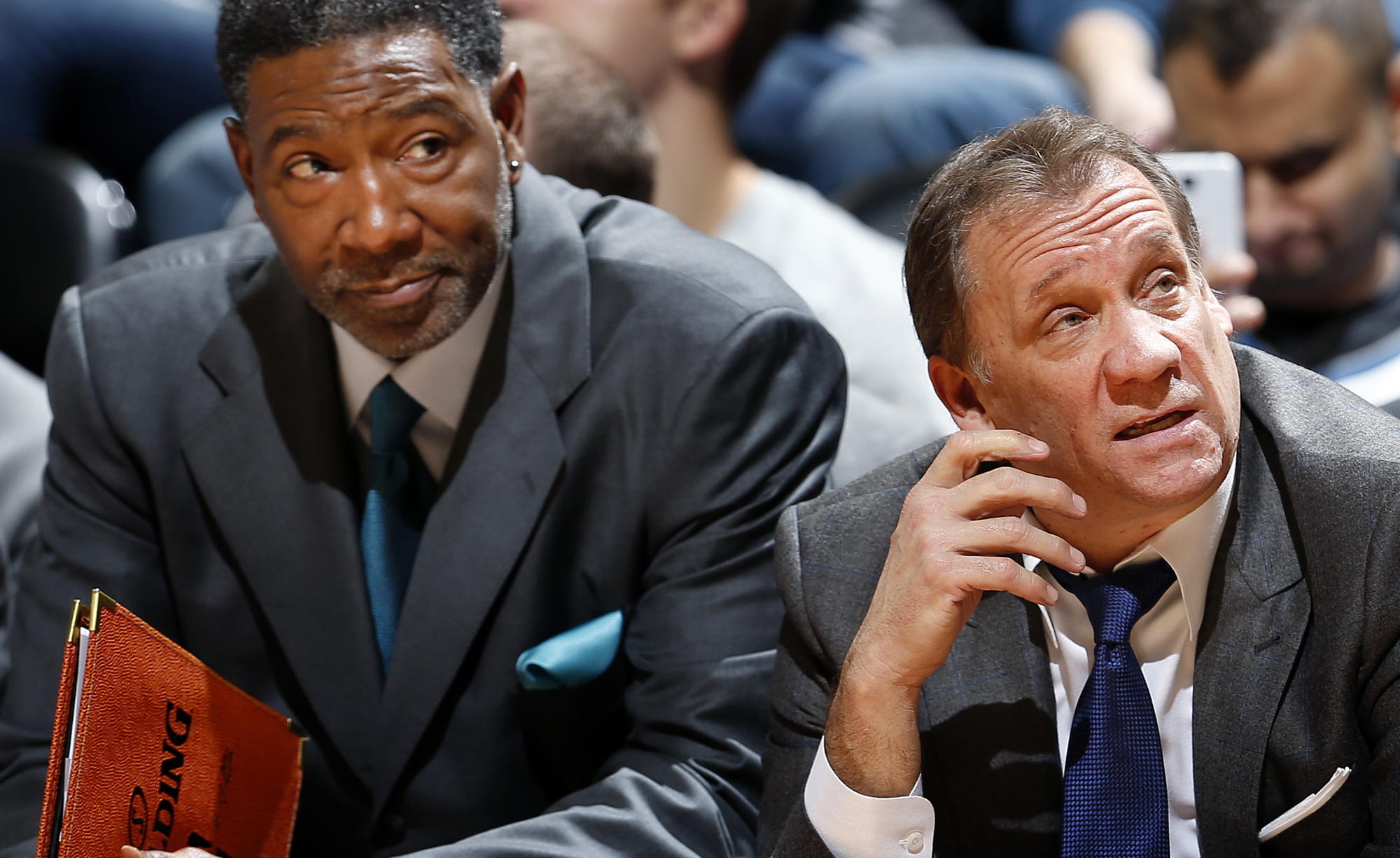 Sam Mitchell, al frente de los Wolves mientras se recupera Flip Saunders