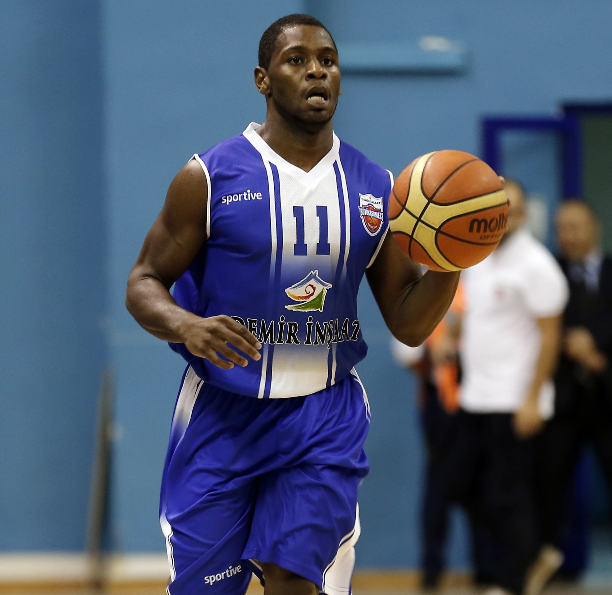 VÍDEO Pequeño héroe: acrobática canasta ganadora de Erving Walker (1.73) en Turquía