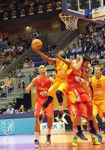 Bo McCalebb, Pelicans le dan la alternativa; Mirza Begic, cortado