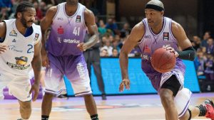 Berlin y Würzburg resisten. Godbold 32 val. vs Theodore 42 val., duelo por el MVP