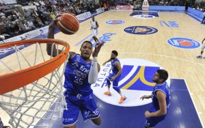Un Kadji imperial provoca la primera derrota de Sassari; Reggio Emilia y Pistoia, líderes