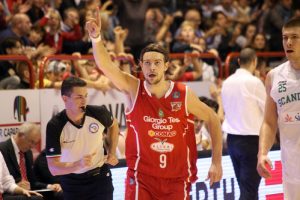 Pistoia, líder en solitario por sorpresa; Awudu, MVP y primera victoria para Cantù