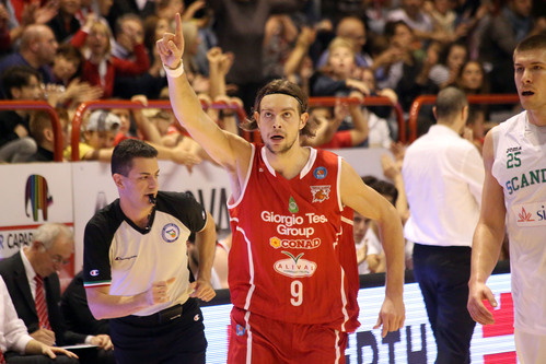 Pistoia, líder en solitario por sorpresa; Awudu, MVP y primera victoria para Cantù