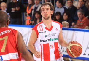 LEGA: Peppe Poeta, un héroe para Trento; Reggio Emilia y Sassari siguen líderes