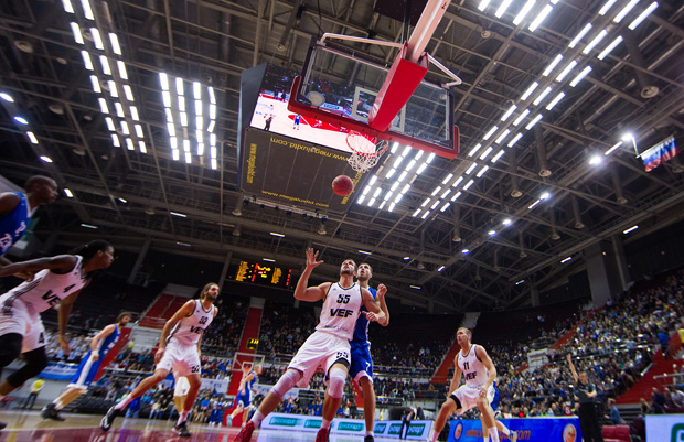 Khimki líder; Enormes Claver y Colom; Justin Gray, MVP Solobasket