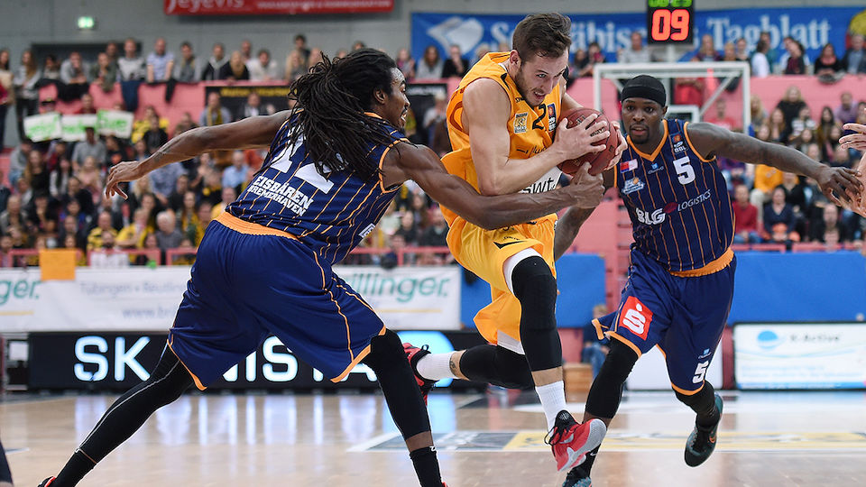 Berlín, Ludwigsburg y Würzburg, únicos invictos. Jerry Smith, MVP modesto