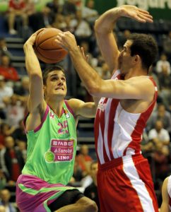 Siete puntos tras fracturarse el brazo: ni la lesión frena al joven talento Rade Zagorac