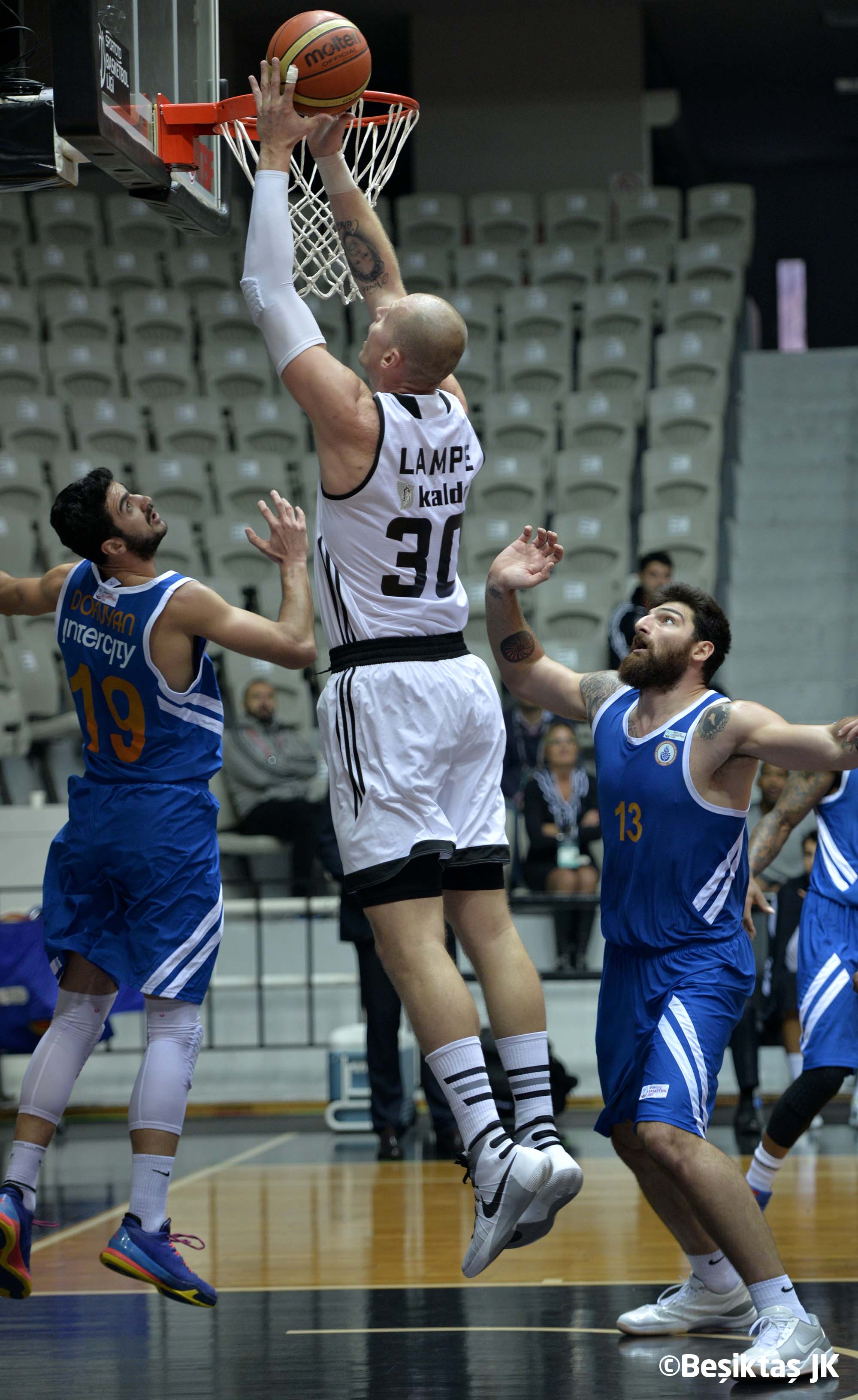 Fenerbahce cae ante Galatasaray con un Schilb estelar; Maciej Lampe, MVP