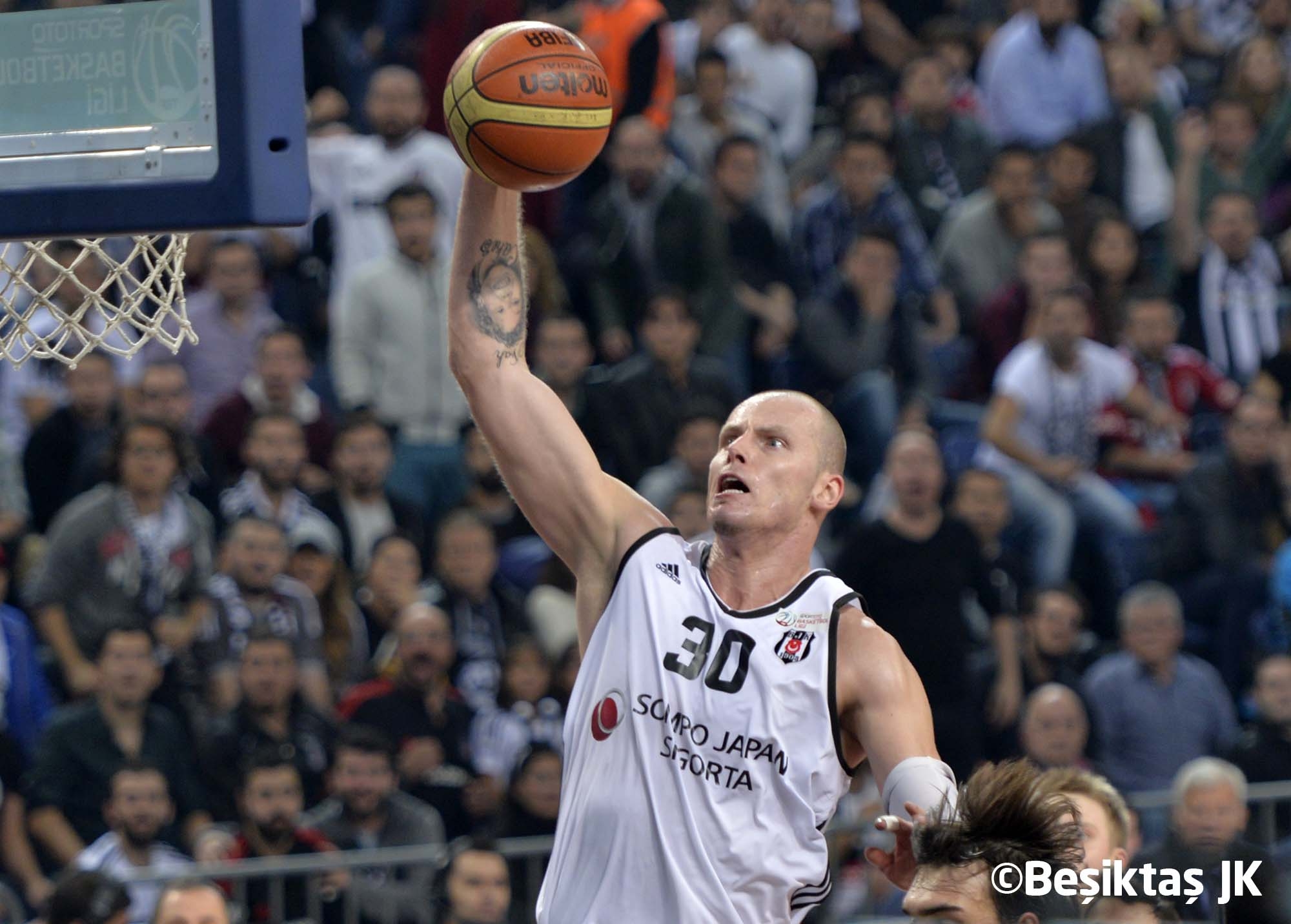 Lampe dominante ante Efes; Fenerbahce cae de nuevo; Usak, la sorpresa de la temporada