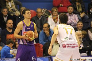 Emoción, sonrisas y lágrimas. Garrett valora ¡40! en el triunfo del Amics en Lugo