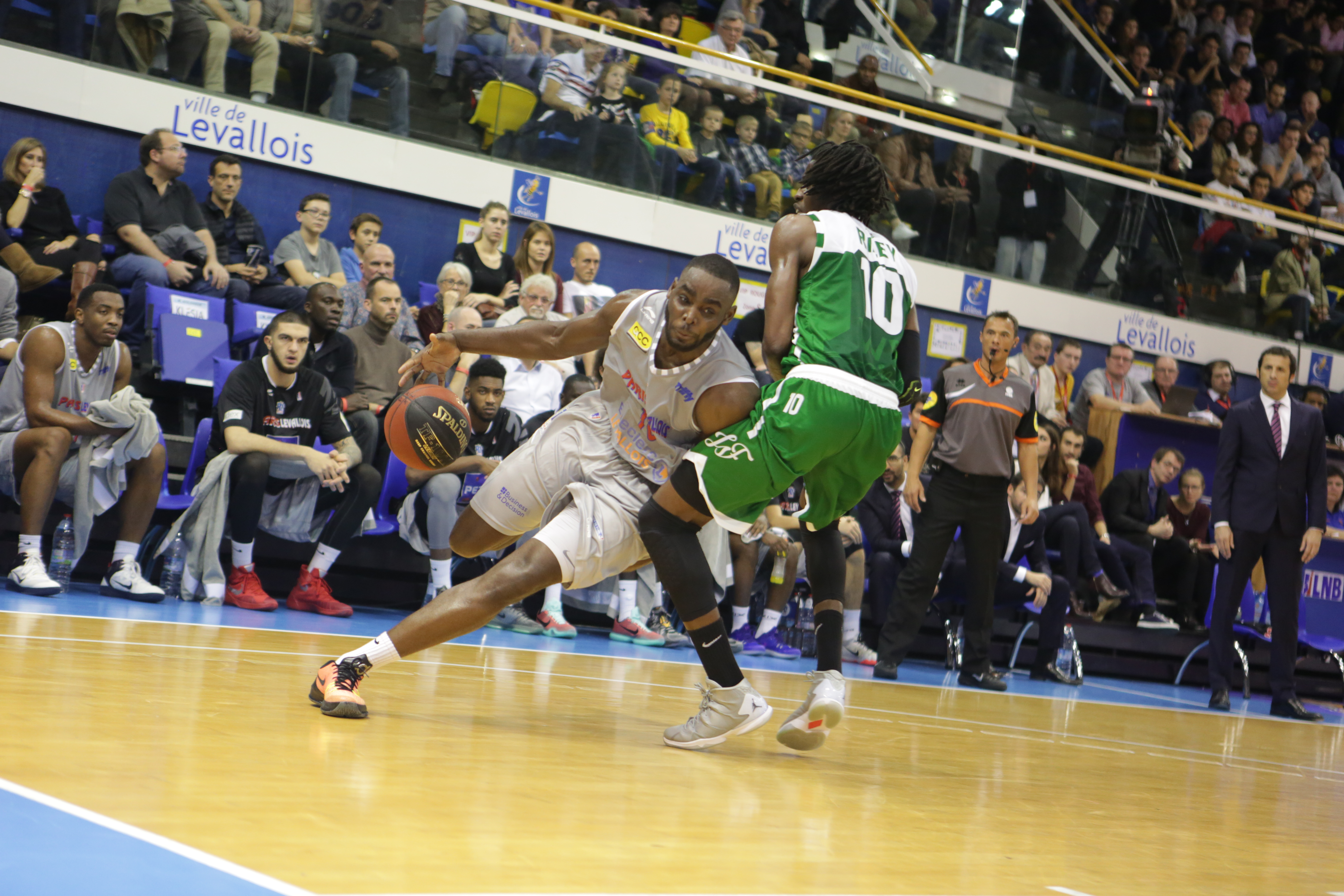 Pro A (J6) – Dos buzzer beaters; Panko cae en la 2ª prórroga ante Thompson, MVP (44val)