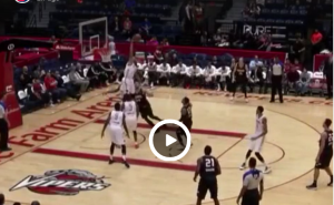 KJ McDaniels vuela para colocar el tapón del año