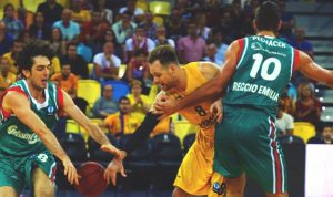 Pangos y Omic llevan al Gran Canaria a sobrevivir a la escabechina italiana (76-67)