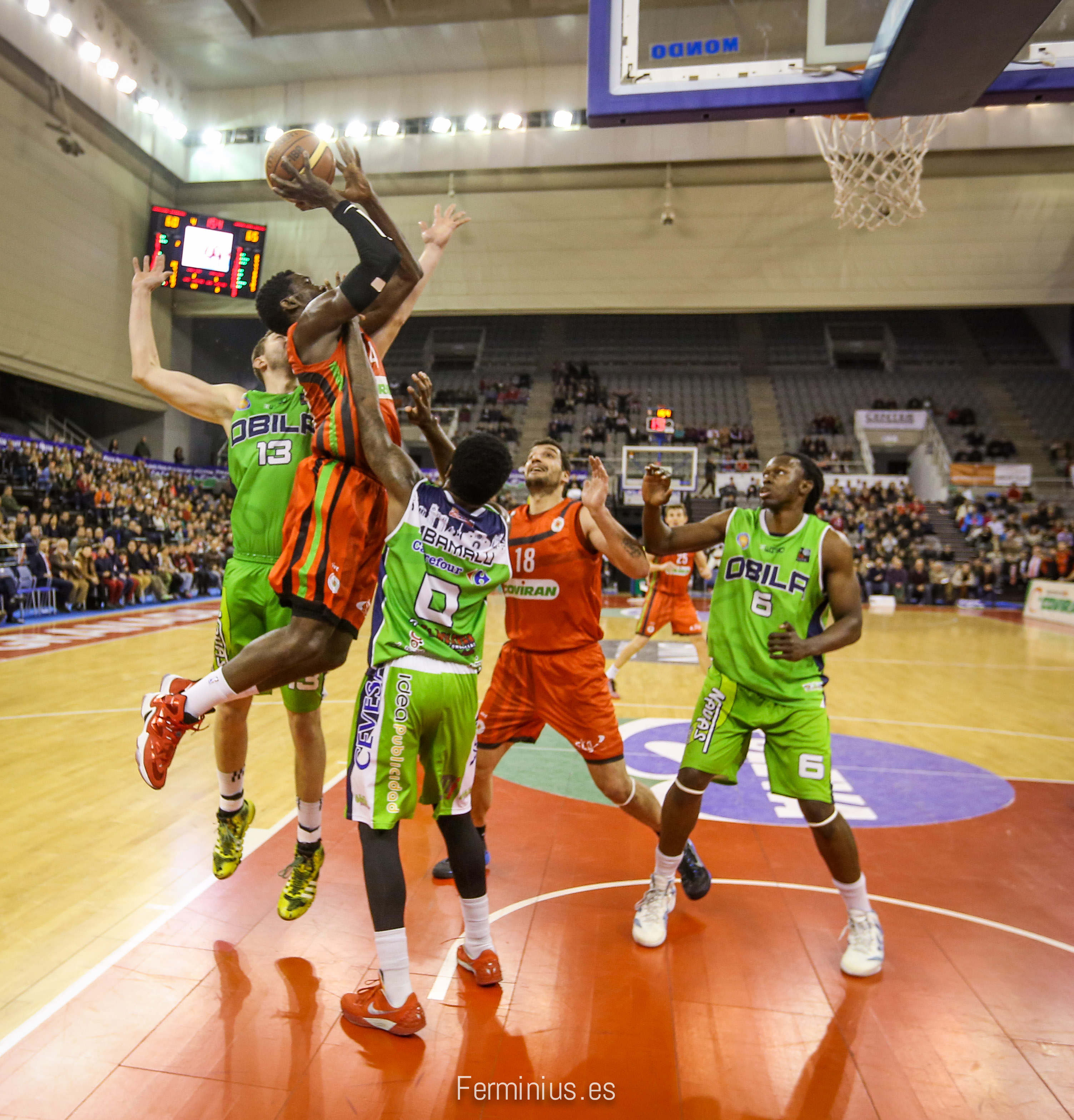 Óbila, líder en solitario. Granada cede en su fortín. De la Fuente, MVP (47 val.)