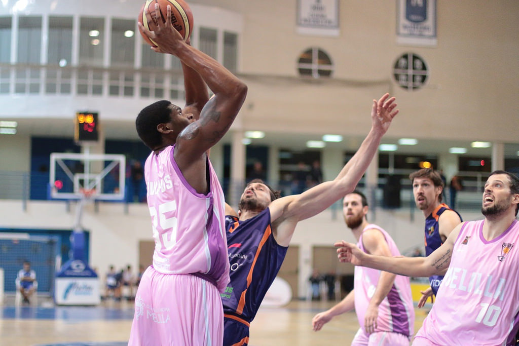 Planasa doblega al COB en la prórroga. Infalible Edwards (31 val.) en un Melilla al alza