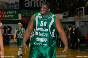 Michael Sweetney vuelve a las canchas ¡un año después y con 168 kilos! (VÍDEO)