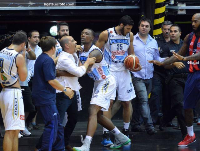 Batalla campal en Argentina: Sergio Hernández perdió los papeles (VÍDEO)