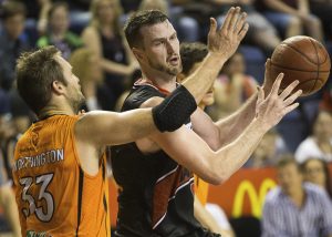 Reencuentro de ex-ACBs: Paco Olmos se lleva al australiano AJ Ogilvy a Puerto Rico