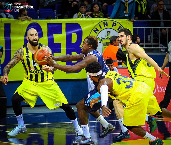 J’Covan Brown, cerca de cargarse al Fenerbahce en solitario; Giordan Watson, esta vez sí