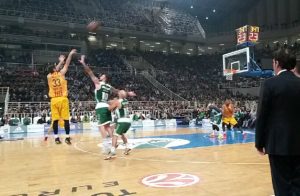 El PAO evita la tragedia griega y vence la resistencia de Abrines (93-86)
