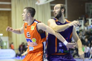 Cabanas, experiencia para Marín. Mbaye, del FCB a Lleida. Gintvainis llega a Huesca