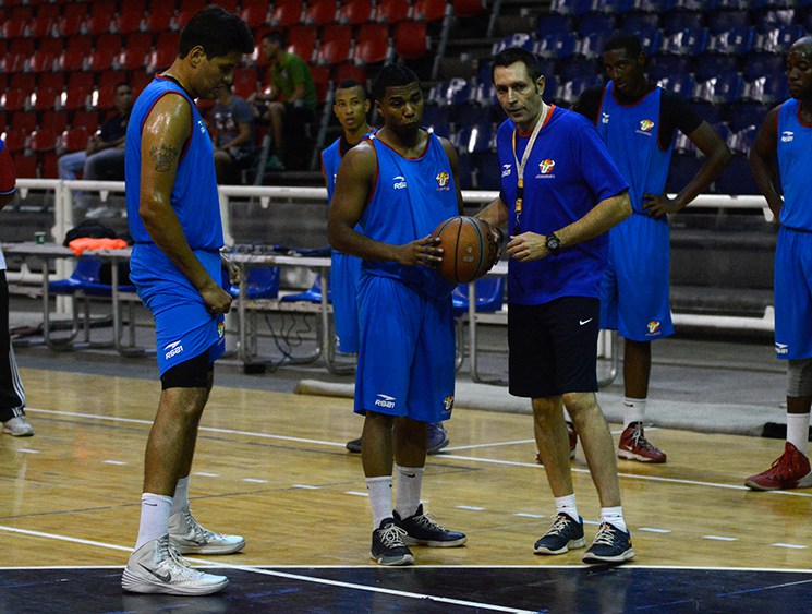 Marinos sigue invicto, Carl Elliot fastidia el debut de Lezkano y Aranzana y Guil dividen