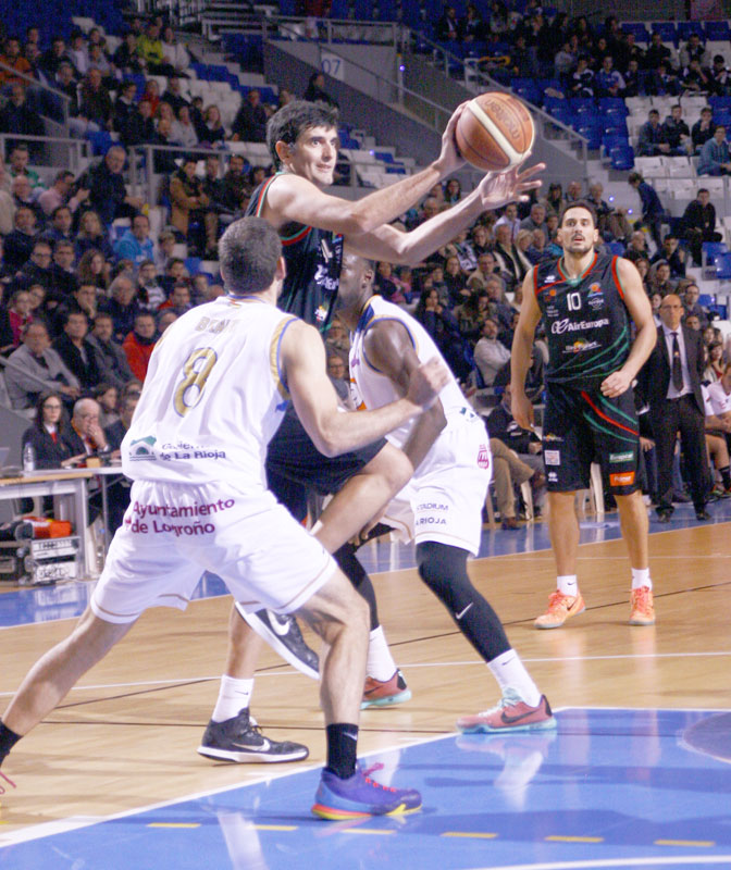 Clavijo sorprende al Palma en Son Moix y pone emoción a la lucha por la Copa