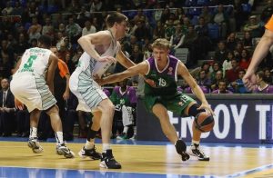 Unicaja sale victorioso del partido lento propuesto por Darussafaka (70-62)
