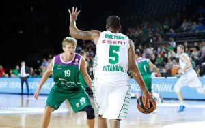 Bjelica y Redding noquean a Unicaja y acercan al Darussafaka al Top 16 (63-57)